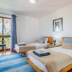 Ample Villa With Pool And Gorgeous Ocean View